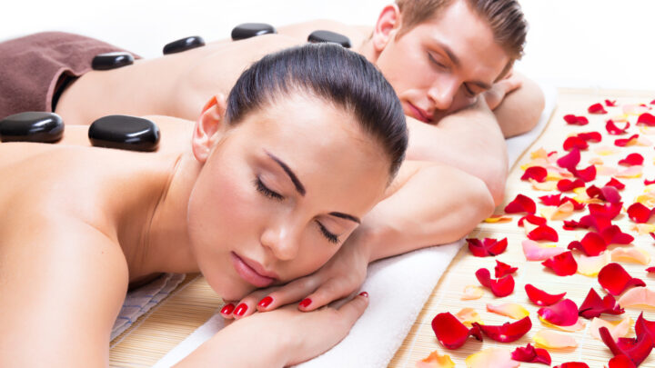 I motivi per cui fare un massaggio di coppia può rafforzare il legame